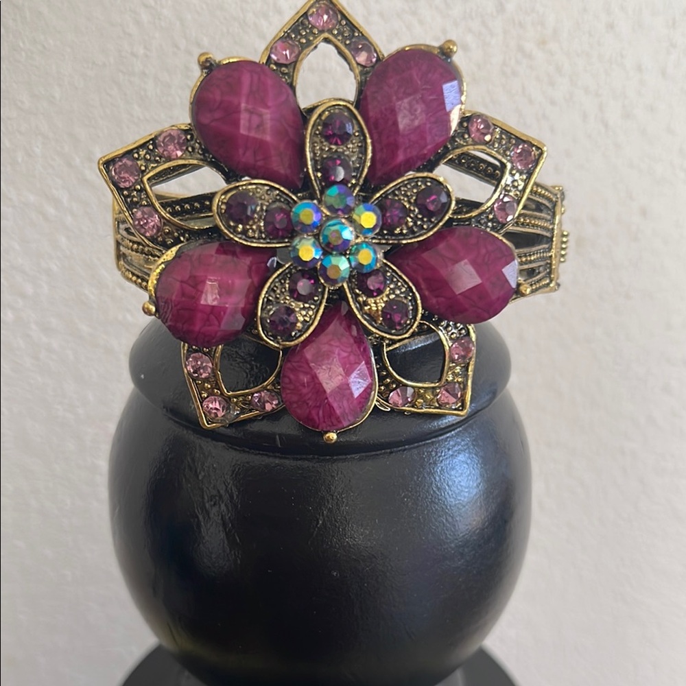 Elegant Floral Gemstone Bracelet